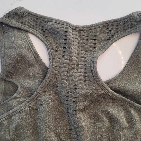 Yoga pants and bra set - size Medium - Picture 6 of 16